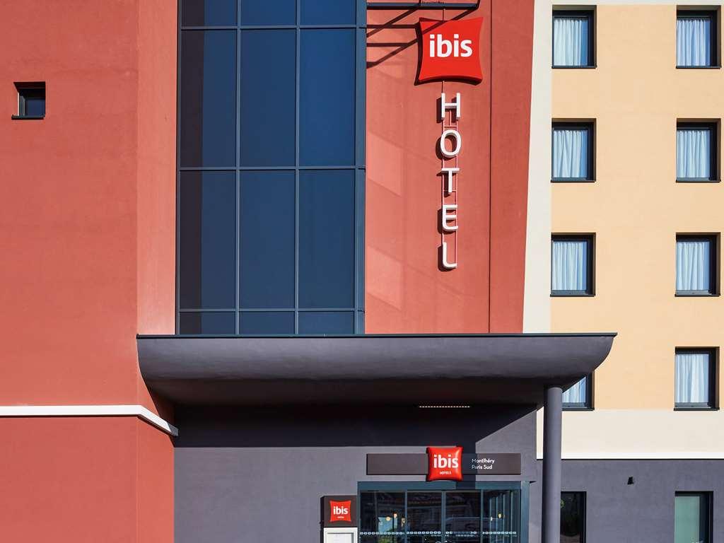 Ibis Montlhery Paris Sud Esterno foto